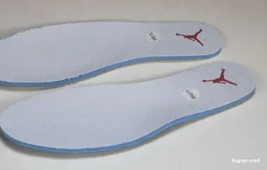 Hyperoad Mid Stardust” SE“Red Jordan Air 1 0425